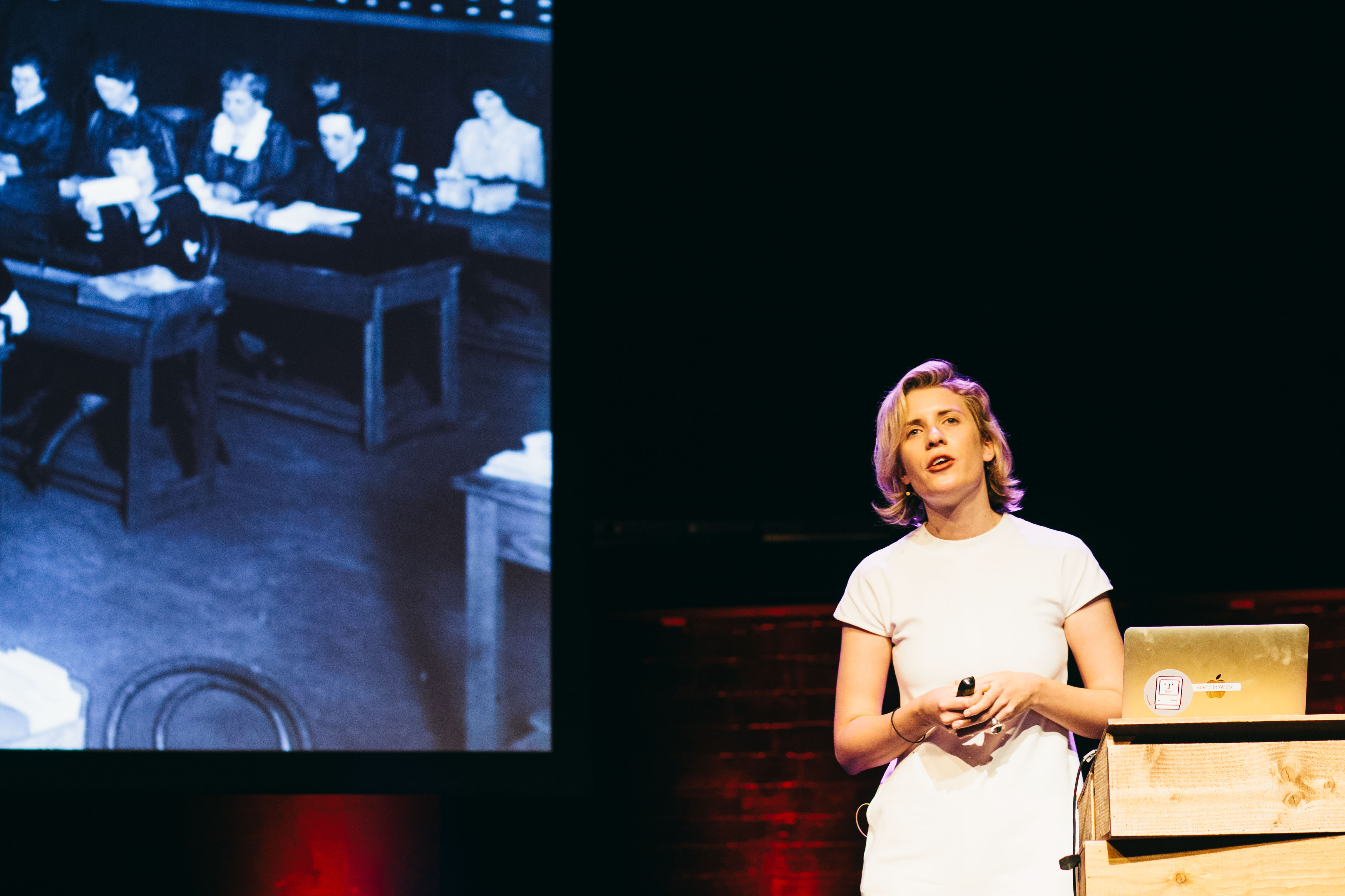 Claire Evans bei der Beyond Tellerrand 2019 in Düsseldorf