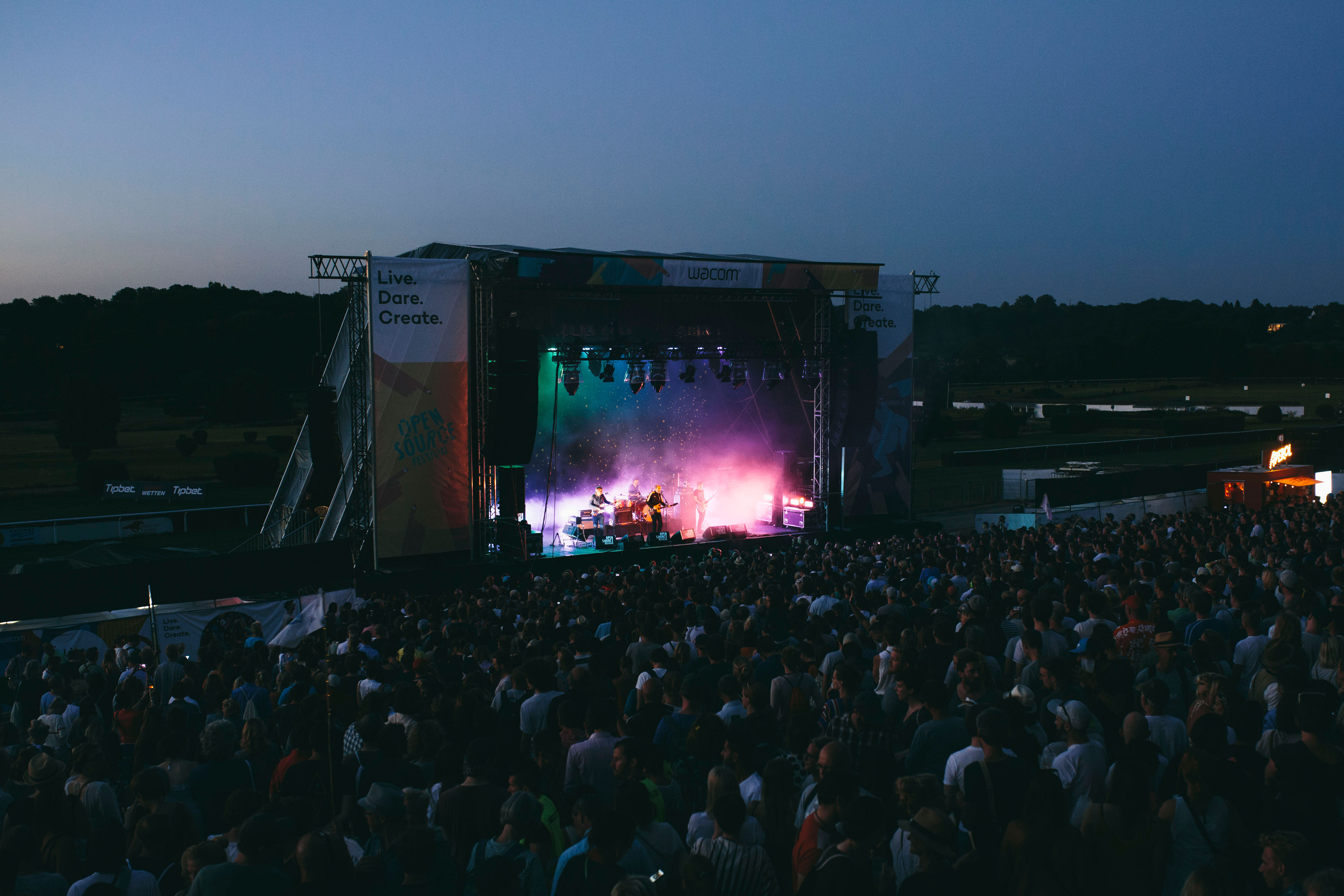 - open_source_festival_hauptbuehne.jpg