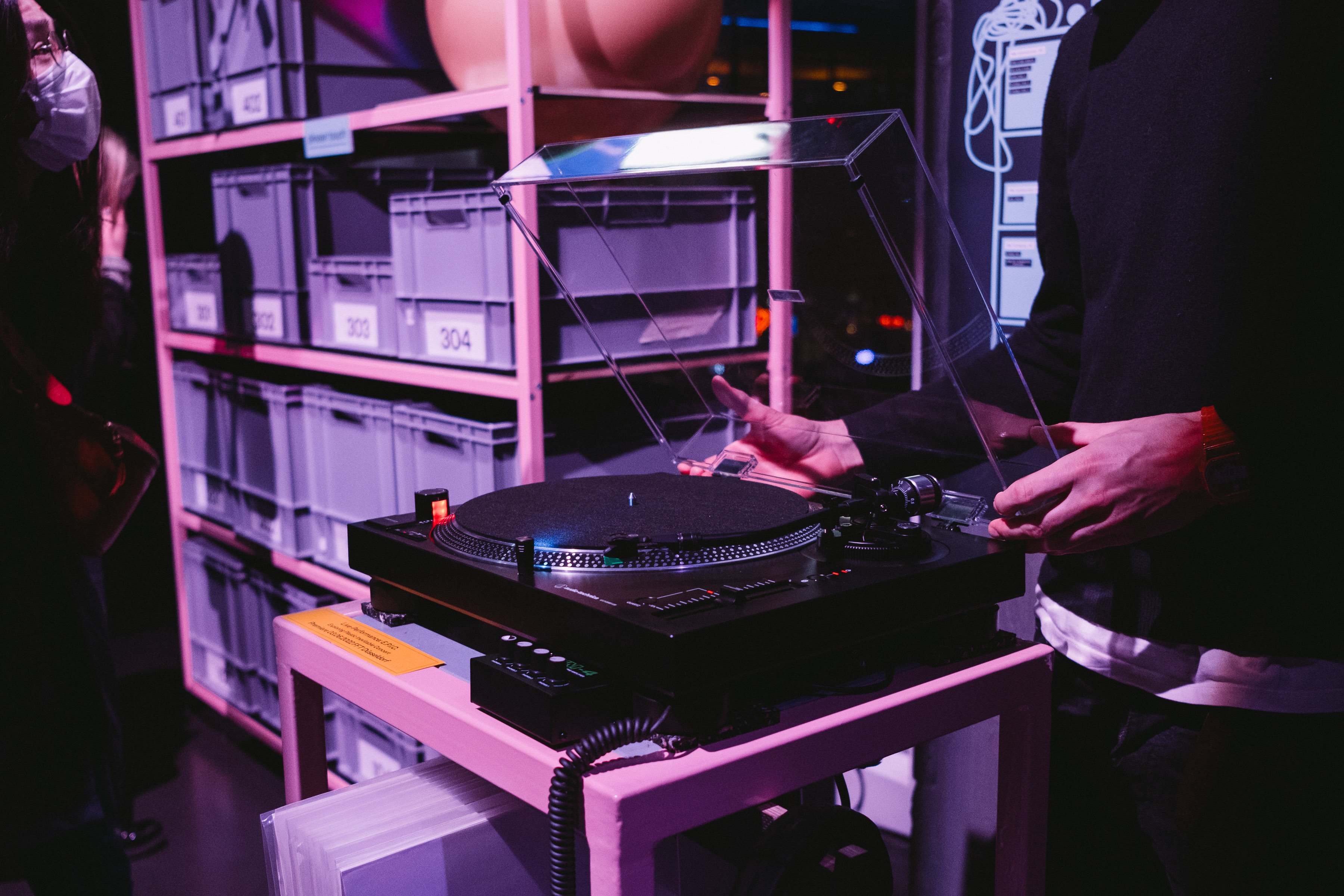 - file://Qjn3w37TrzWKkXbQ